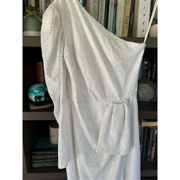 NWT Gigii’s Snowy Sequin Dress In White Size Medium MSRP $461 - Picture 8 of 11
